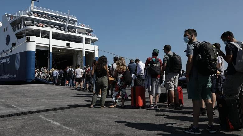 Νέο καθεστώς μετακινήσεων προς τα νησιά από Δευτέρα με 3 όρους -Η διαδικασία επιβίβασης στα πλοία